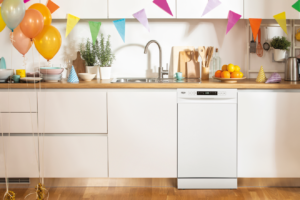 UPO Työtason alle sijoitettava astianpesukone UU45W Valkoinen